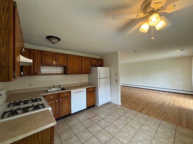 Foto del edificio - Bright and Spacious Corner Unit in North A...