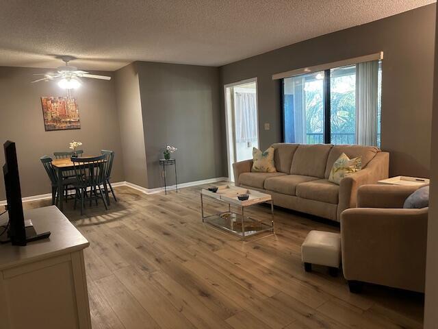 Foto del edificio - 441 Pine Glen Ln