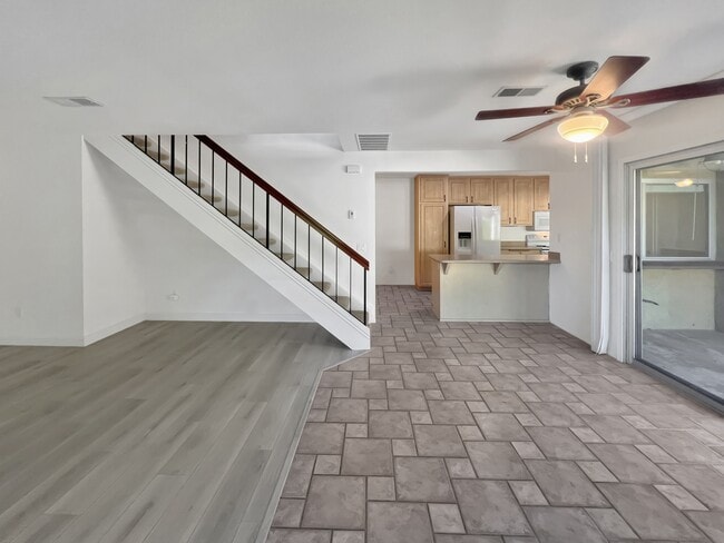 Building Photo - 13760 Comuna Dr
