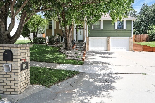 Building Photo - 119 N Kaw Dr