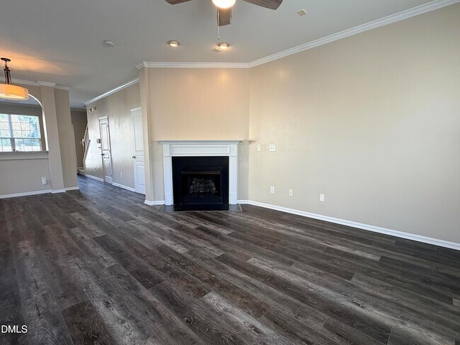 Foto del edificio - 651 Cupola Dr