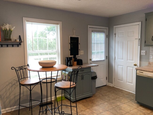 High top bistro table for dining - 217 Waterford Dr