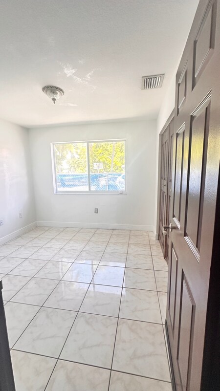Foto del edificio - 2823 NW 106th St