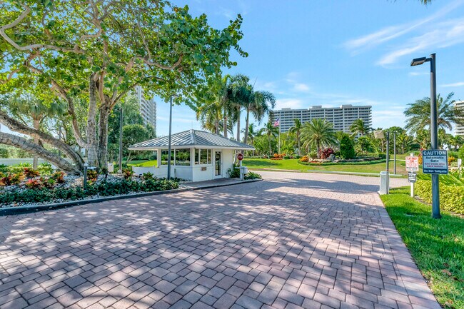 Foto del edificio - 4301 N Ocean Blvd