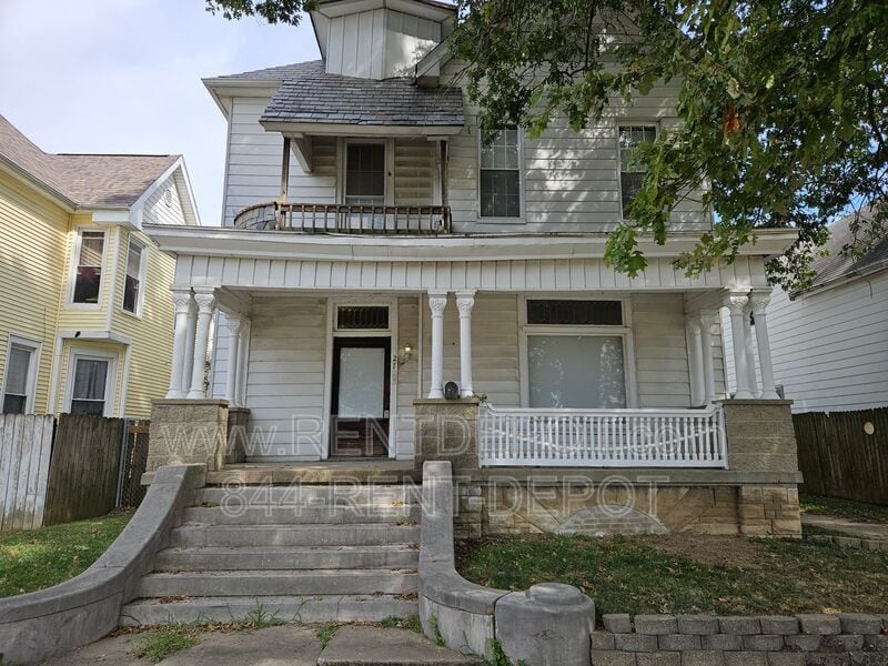Primary Photo - 27 W Columbia St