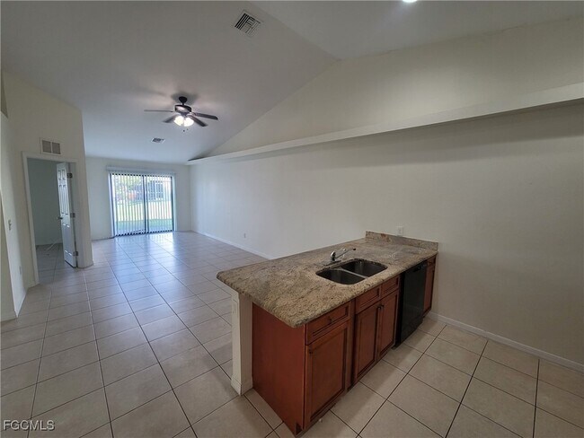 Foto del edificio - 401 Nicholas Pkwy W