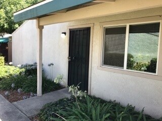 Foto principal - NICE 2 BEDROOM MODESTO CONDO