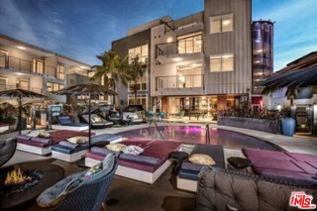 Foto del edificio - 950 S Fairfax Ave