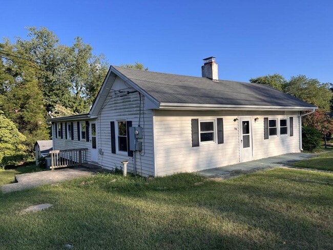 Building Photo - 201 Pulliam St