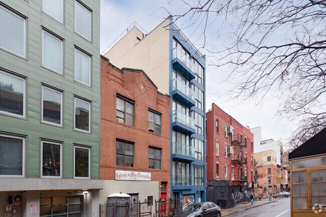 Building Photo - 143 Meserole St