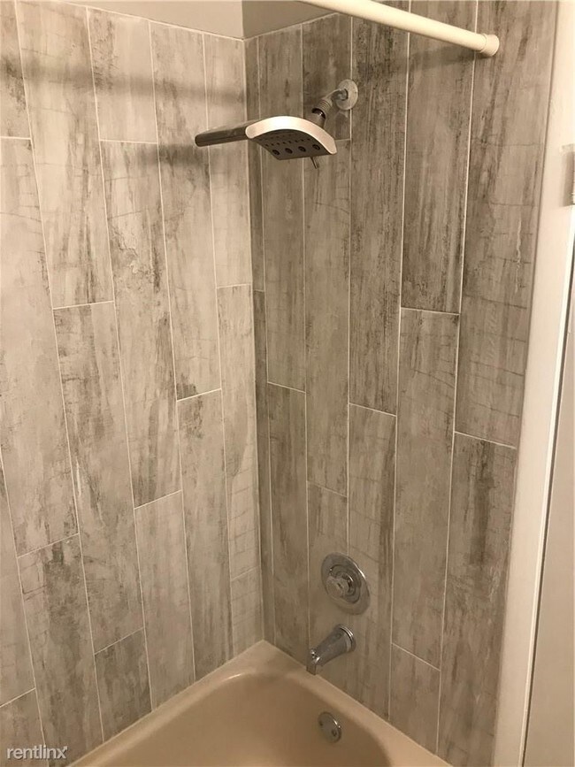 Building Photo - 4 br, 2.5 bath Townhome - 9811 NW 2nd Ct