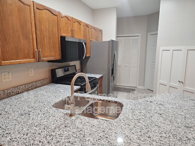 Building Photo - 320 Harden St SE