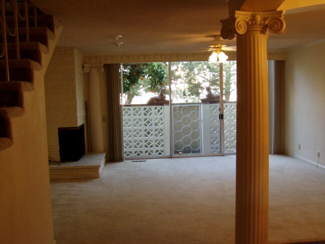 Foto del edificio - 6016 S Land Park Dr