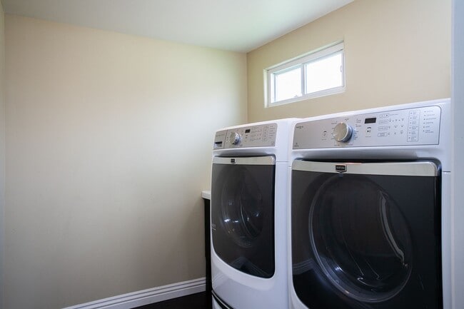 Foto del edificio - Coming Available 6/15/2026: Beautifully Remodeled Historic Victorian – 3 Bed / 3 Bath