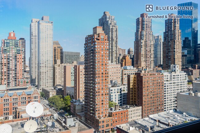 Building Photo - 500 W 56th St