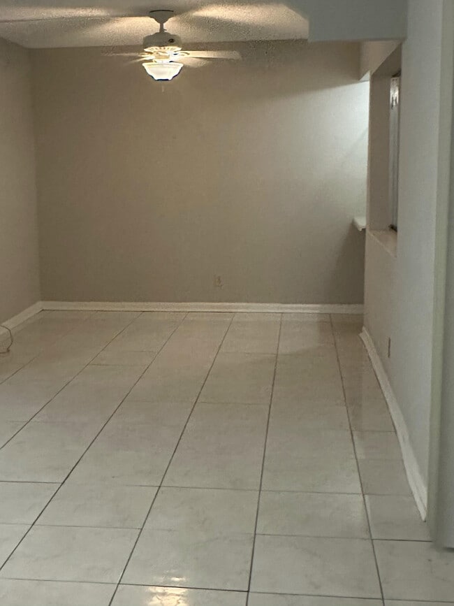 Building Photo - 3212 Strawflower Way