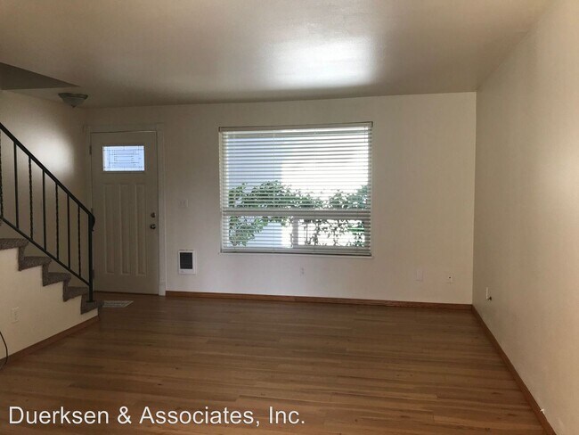 Building Photo - 136-140 NE Conifer Blvd