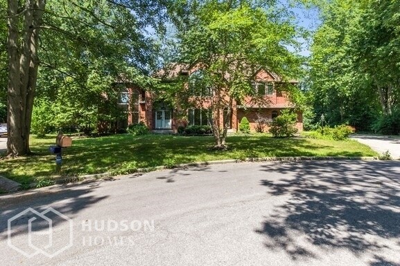 Primary Photo - 19 Ironwood Ct