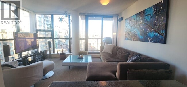 Building Photo - 909 Mainland St