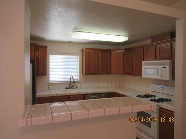Building Photo - 1300 W Aylesbury Ct