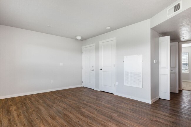 Building Photo - 208 Abraham Way