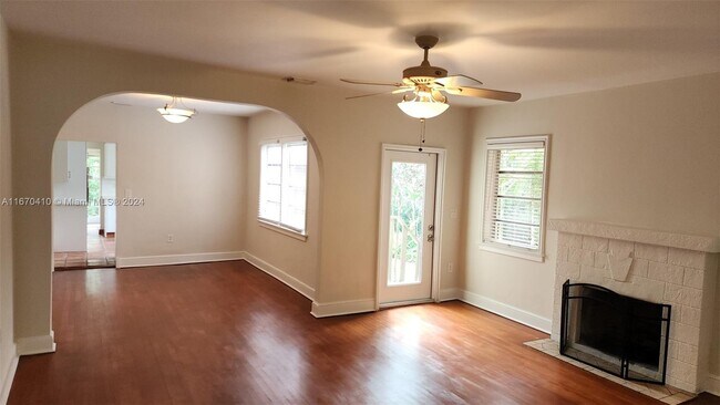 Foto del edificio - 422 Majorca Ave