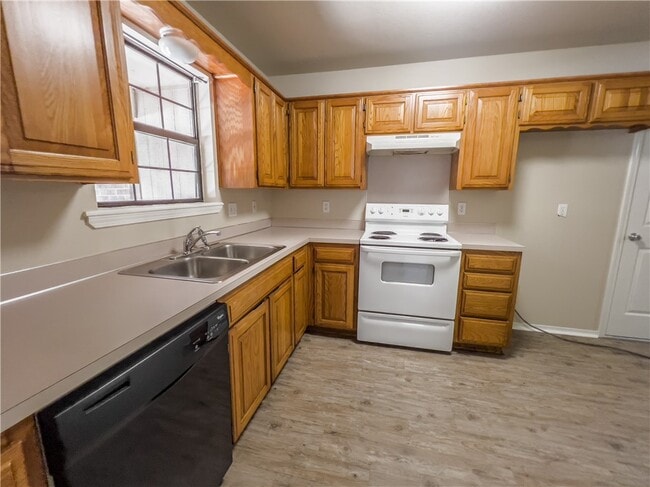 Building Photo - 2020 S F St