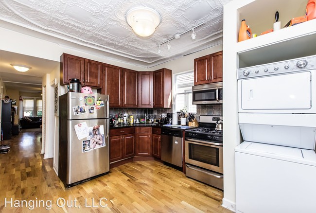 Foto del edificio - 2449 W Homer St