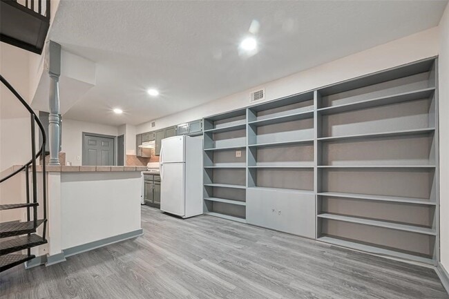 Building Photo - 940 Somercotes Ln