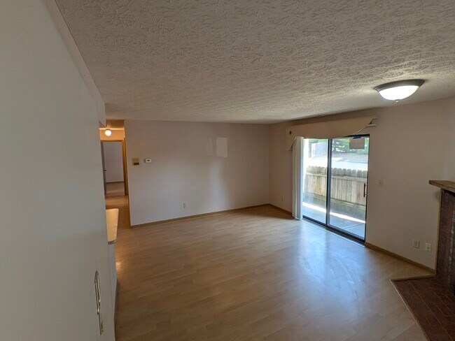 Foto del edificio - 2163 Hedgerow Rd