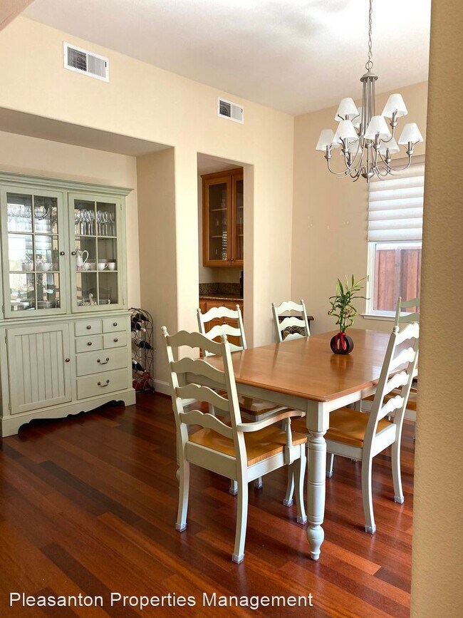Building Photo - 4 br, 4 bath House - 1019 Deer Creek Ct.