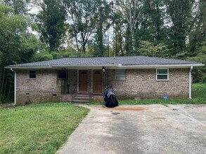Building Photo - 841 Larkin Ln