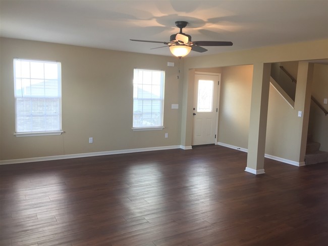 Building Photo - 156 Vineland Pkwy Dr