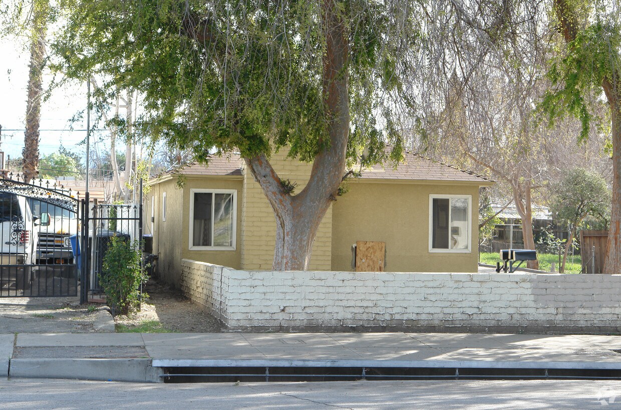 Foto del edificio - 2123-25 27 N Sierra Way