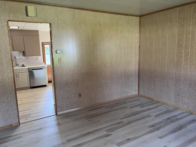 Building Photo - 6 Butternut Cir