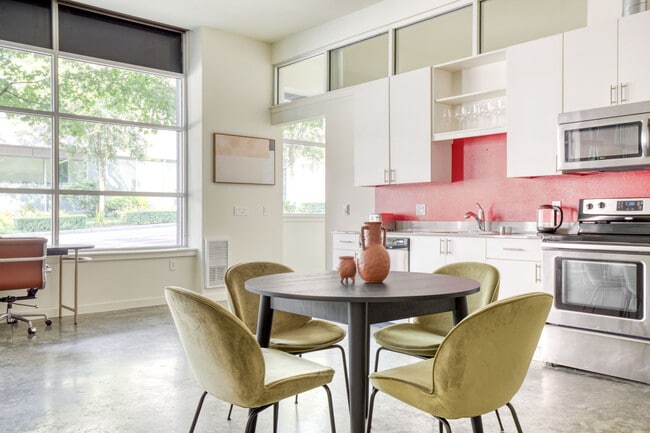 Building Photo - 330 3rd Ave W