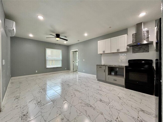 Foto del edificio - 545 1/2 Highland St N