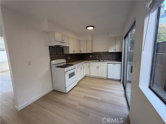 Foto del edificio - 2104 Carnegie Ln