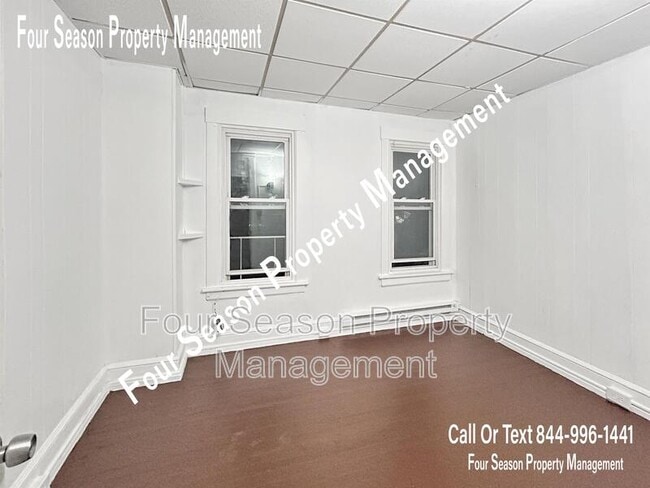 Building Photo - 402 Mitchell Avenue - D