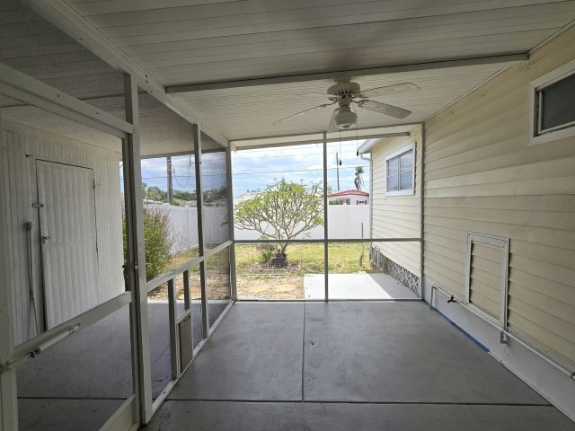 Foto del edificio - 112 50th Ave Terrace W