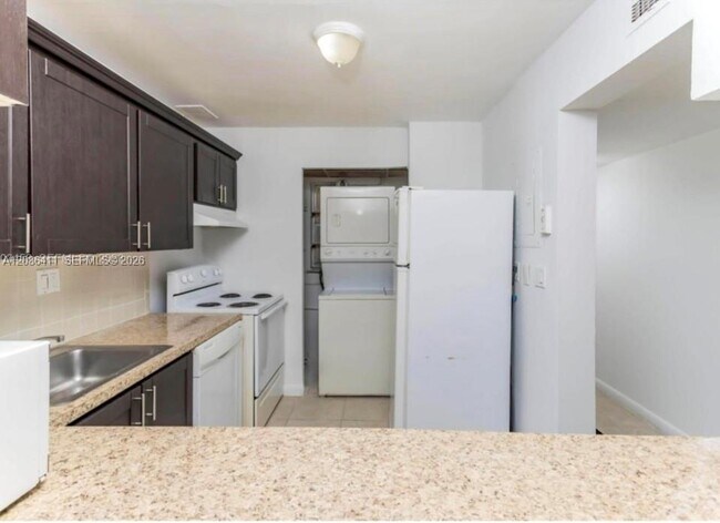 Foto del edificio - 7900 Fairview Dr