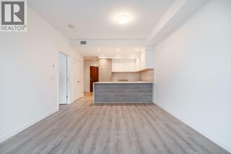 Building Photo - 680 Quayside Dr