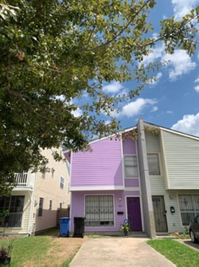 Building Photo - 1827 Eighth St