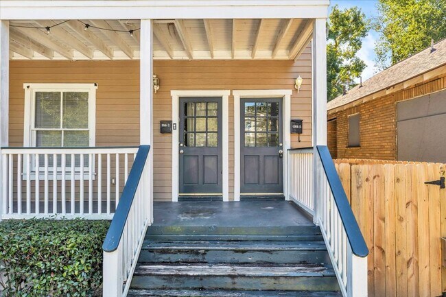 Foto del edificio - 3 bedroom 2 bath Downtown Savannah apartment