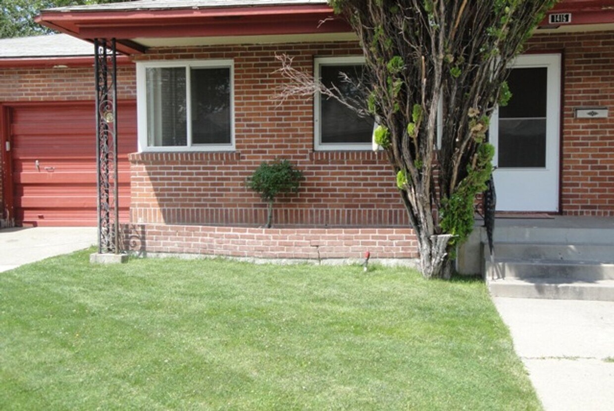 Primary Photo - 1170 S Rock Blvd