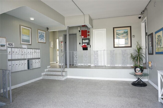 Foto del edificio - 4015 Indian Creek Dr