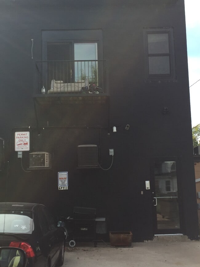 Building Photo - 624 Water St