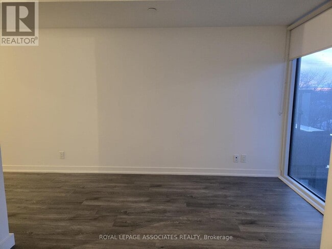 Building Photo - 2 Manderley Dr