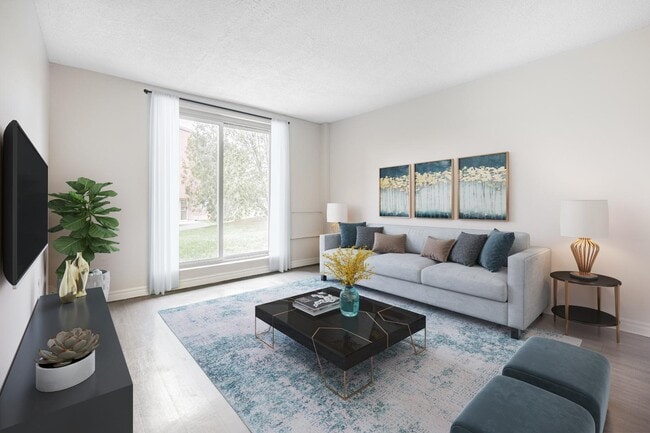 Photo du bâtiment - 910 Wonderland Rd S