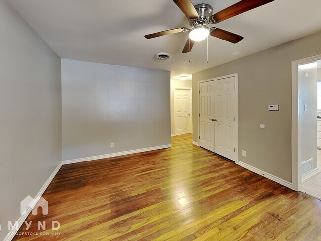 Foto del edificio - 609 John Arden Dr